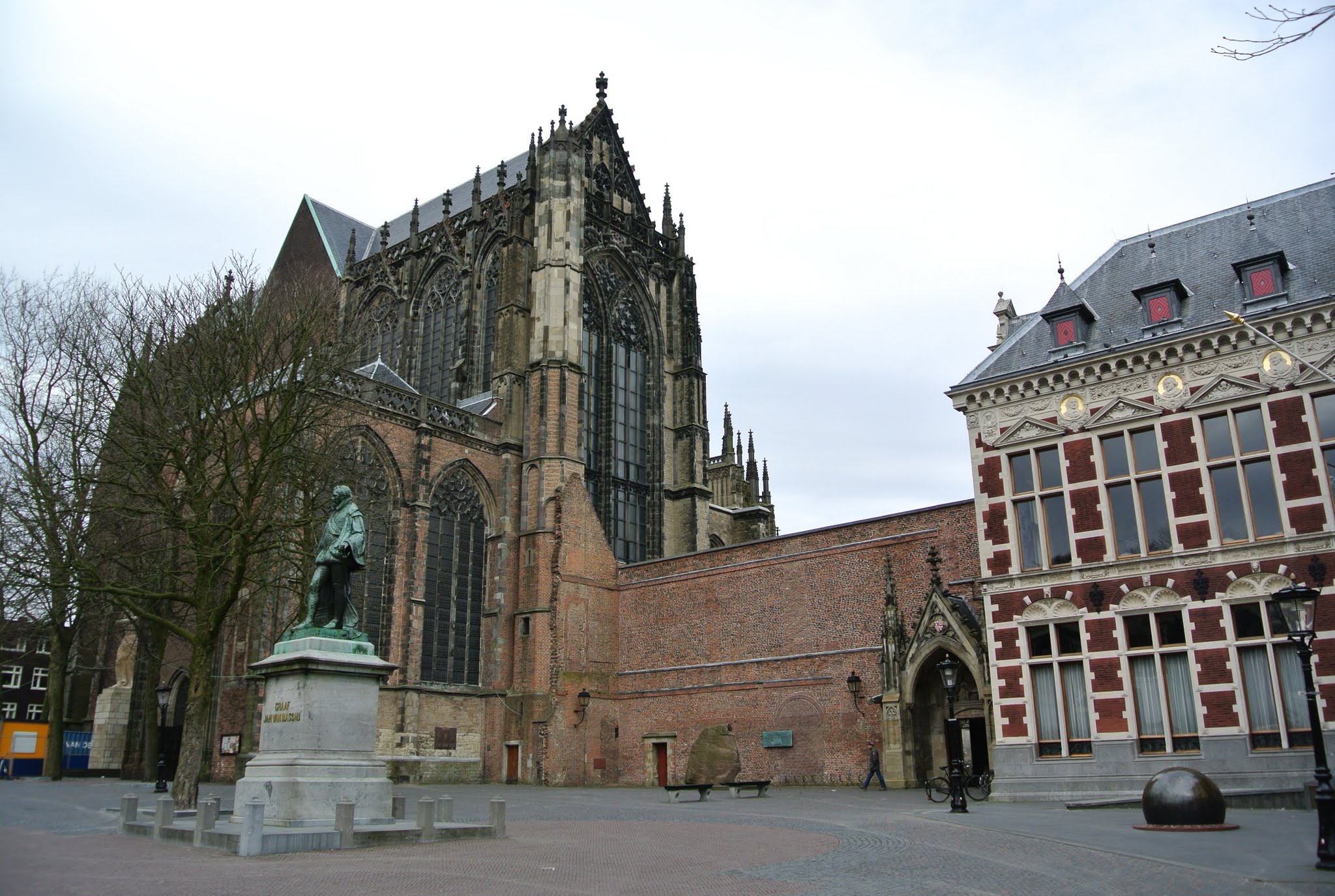 Foto Domplein Utrecht vanuit het zuidwesten gezien
